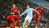 Kevin de Bruyne (giữa) đang chơi mùa giải tuyệt vời nhất của sự nghiệp. Ảnh: Getty Images