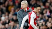 Arsene Wenger tự tin có thể giữ Mesut Oezil. Ảnh: Getty Images