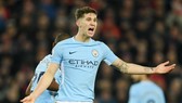 Sự hoảng loạn của John Stones và hàng phòng ngự đã khiến Man.City sụp đồ chóng vánh. Ảnh: Getty Images