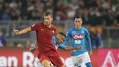 Edin Dzeko (trái) vẫn đang đạt phong độ tốt tại AS Roma. Ảnh: Getty Images