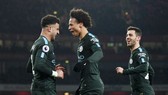 Leroy Sane (giữa) tỏa sáng để cùng các đồng đội tiến gần hơn chức vô địch. Ảnh: Getty Images