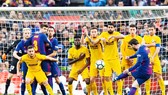 Pha đá phạt đẳng cấp của Messi. Ảnh: Getty Images.