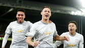 Nemanja Matic (giữa) mừng bàn thắng quan trọng cho Man.United. Ảnh: Getty Images