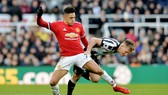 Alexis Sanchez (trái) dù nỗ lực nhưng vẫn chưa chứng tỏ được giá trị. Ảnh: Getty Images