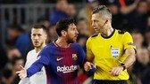 Messi bị “tố” được trọng tài ưu ái. Ảnh: Getty Images