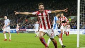 Ramadan Sobhi mừng bàn thắng trong màu áo Stoke City. Ảnh: Getty Images