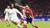 Isco (trái) hội đủ mọi phẩm chất mà HLV Pep Guardiola muốn có. Ảnh: Getty Images