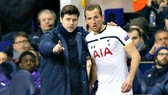 Harry Kane (phải) hay HLV Mauricio Pochettino vẫn “chịu thua” Daniel Levy. Ảnh: Getty Images
