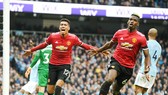 Hai người hùng Paul Pogba (phải) và Chris Smalling đã giúp Man.United ngược dòng. Ảnh: Getty Images