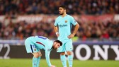 Messi và Suarez khiến đồng đội cảm thấy khó chịu. Ảnh: Getty Images