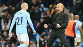 David Silva và Pep Guardiola chia sẽ niềm vui sau một chiến thắng. Ảnh: Getty Images