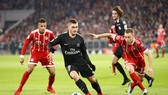 Nếu thương thảo thành công, Marco Verratti (giữa) chắc chắn sẽ bổ sung đẳng cấp cho Quỷ đỏ. Ảnh: Getty Images