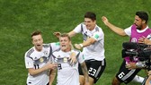 Toni Kroos và đồng đội ăn mừng bàn thắng hệ trọng nhất kỳ giải này. Ảnh: Getty Images