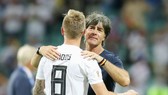 Thầy trò HLV Joachim Loew tiếp tục may mắn. Ảnh: Getty Images