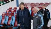 HLV Manuel Pellegrini (trái) đang xây dựng West Ham thành một thế lực. Ảnh: Getty Images