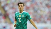 Sự hứng khởi tại Arsenal hy vọng sẽ giúp Mesut Oezil quên đi cơn ác mộng World Cup. Ảnh: Getty Images