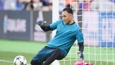 Nhưng Navas đã sẵn sàng cho một cuộc chiến sóng phẳng nơi khung gỗ. Ảnh: GETTY IMAGES