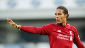 Virgil van Dijk đã chỉ huy tuyệt vời hệ thống phòng ngự của Liverpool. Ảnh: Getty Images