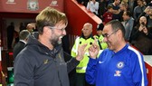 HLV Maurizio Sarri (phải) vẫn dành đánh giá rất cao cho Liverpool của Jurgen Klopp. Ảnh: Getty Images