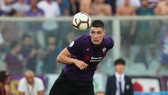 Nikola Milenkovic lọt vào tầm ngắm của Mourinho khi chơi xuất sắc trong màu áo Fiorentina. Ảnh: Getty Images