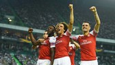 HLV Unai Emery thận trọng là cần thiết để cầu thủ không quá bay bổng. Ảnh: Getty Images