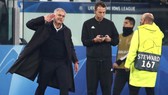 Phản ứng gây tranh cãi của HLV Jose Mourinho sau trận đấu. Ảnh: The Sun