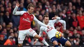 Arsenal (trái) và Tottenham sẽ có màn tái đấu nóng bỏng sau nửa tháng. Ảnh: Getty Images