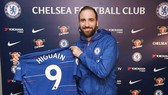 Gonzalo Higuain hy vọng là giải phát tốt cho hàng công của Chelsea. Ảnh: The Sun