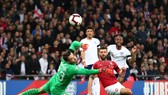 Raheem Sterling tỏa sáng với cú hat-trick đầu tiên trong sự nghiệp tuyển Anh. Ảnh: Getty Images