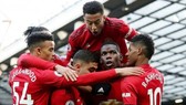 Paul Pogba và các đồng đội tận hưởng chiến thắng may mắn. Ảnh: Getty Images