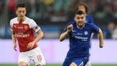 Mateo Kovacic (phải) đã chơi tốt khi giúp Chelsea thắng Europa League mùa qua. Ảnh: Getty Images