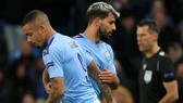Gabriel Jesus (trái) thừa nhận khó cạnh tranh vị trí chính thức với Sergio Aguero. Ảnh: Getty Images