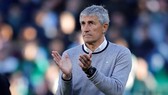 Quique Setien được mô tả là một HLV bị ám ảnh bởi triết lý tấn công. Ảnh: Getty Images