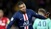 Kylian Mbappe sẽ có giá chỉ bằng một cầu thủ “hạng ruồi” cách đây gần 1 năm. Ảnh: Getty Images
