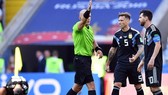 Lucas Biglia bên cạnh Lionel Messi khi còn khoác áo tuyển Argentina. Ảnh: Getty Images