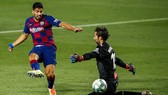 Luis Suarez kết thúc sụ tồn tại của trận “derby Catalan” tại La Liga. Ảnh: Getty Images