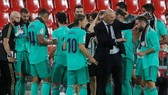 HLV Zinedine Zidane và các học trò sẵn sàng mở tiệc ăn mừng. Ảnh: Getty Images