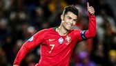 Cristiano Ronaldo phải chờ bàn thứ 100 của mình cho tuyển quốc gia.
