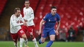 Christian Eriksen (trái) giúp Đan Mạch quật ngã tuyển Anh ngày tại Wembley. Ảnh: Getty Images