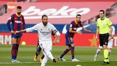 Sergio Ramos sút thắng quả phạt đền mang tính bước ngoặt. Ảnh: Getty Images