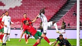 N'Golo Kante chớp thời cơ ghi bàn quyết định cho tuyển Pháp.