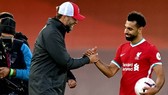 HLV Jurgen Klopp khẳng định Mohamed Salah vẫn đanh hạnh phúc. Ảnh: Getty Images