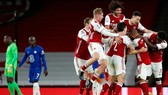 Niềm vui hiếm hoi và quý giá của các cầu thủ Arsenal. Ảnh: Getty Images