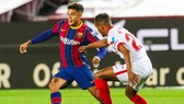 Philippe Coutinho vắng mặt khiến Barca càng khó về nhân sự.
