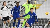 Mason Mount mừng với pha ghi bán quý giá cho Chelsea. Ảnh: Getty Images