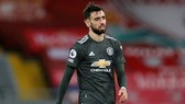 Bruno Fernandes cũng tỏ ra thất vọng với bản thân khi bị thay ra trong trận hòa tại Liverpool. Ảnh: Getty Images
