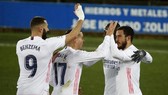 Eden Hazard và Karim Benzema tỏa sáng giúp Real thắng lớn.