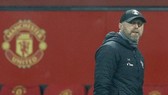 HLV Ralph Hasenhuettl vẫn được ủng hộ dù thua kỷ lục 2 lần trong vòng 18 tháng. Ảnh: Getty Images