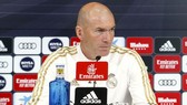 HLV Zinedine Zidane nổi giận trong buổi họp báo hôm thứ sáu.
