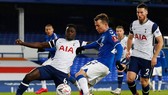 Bernard ghi bàn trong hiệp phụ giúp Everton ngược dòng vào tứ kết. Ảnh: Getty Images